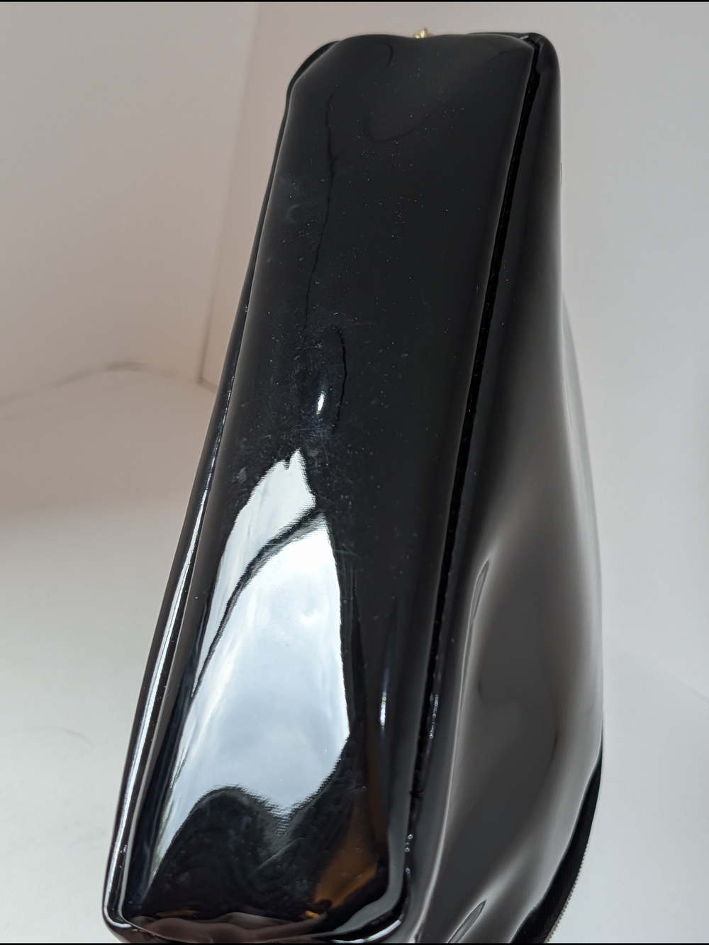 Chanel Beauté Black Patent Vinyl Cosmetic Pouch - Picture 7 of 7